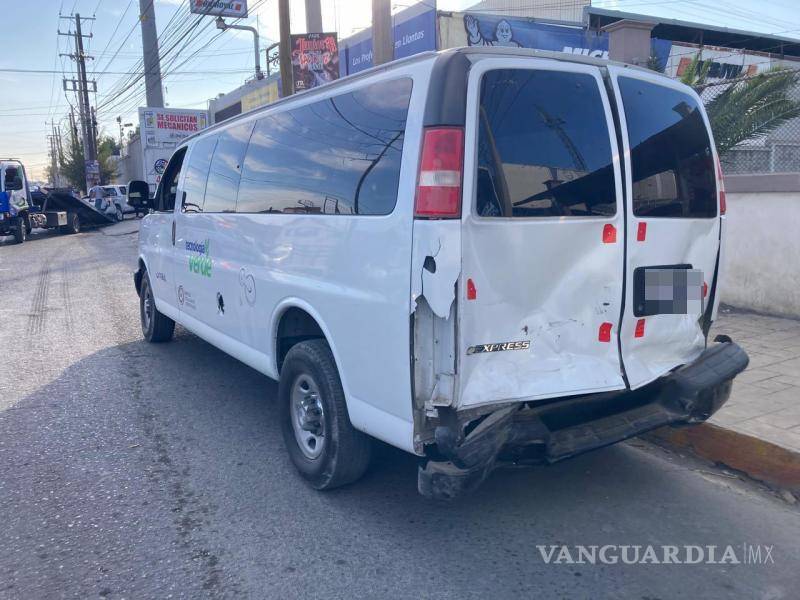 $!Autoridades aseguraron los vehículos involucrados tras el accidente en el bulevar Isidro López Zertuche.