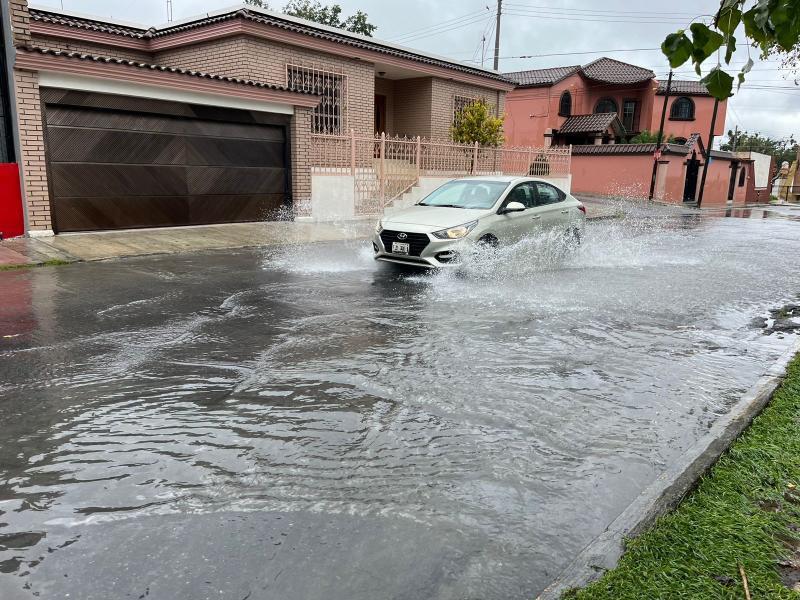 $!El Gobierno Municipal recomienda a los ciudadanos mantenerse informados y tomar precauciones ante las lluvias y posibles incidentes climáticos. FOTO: OMAR SAUCEDO/VANGUARDIA