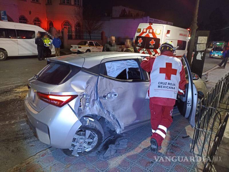 $!Elementos de Tránsito Municipal resguardaron la zona y desviaron el tráfico mientras se realizaban las investigaciones.