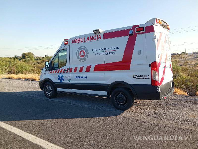 $!Bomberos y Protección Civil acudieron al kilómetro 22 de la carretera Santa Cruz-Ojo Caliente para controlar el incendio.