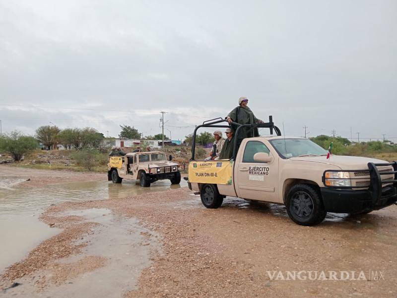 $!En los municipios de Acuña, Jiménez y Piedras Negras, el Ejército Mexicano apoyó a la población.