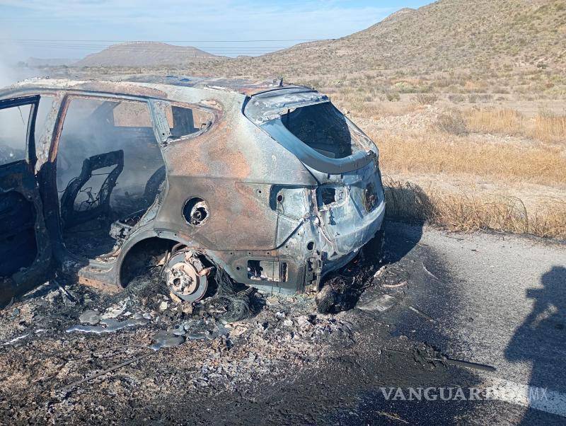 $!Pesadilla en la carretera: Sobreviven a incendio sobre la Saltillo-Monclova