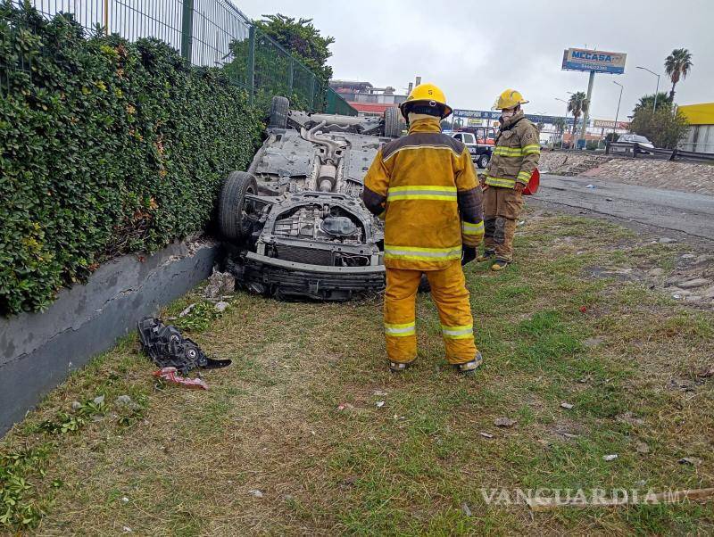 $!El accidente ocurrió frente a las instalaciones de Deacero, donde acudieron autoridades municipales para tomar conocimiento de los hechos.