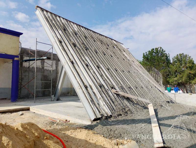 $!El peso del concreto habría provocado que la estructura cediera y se desplomara, de acuerdo con el reporte preliminar.