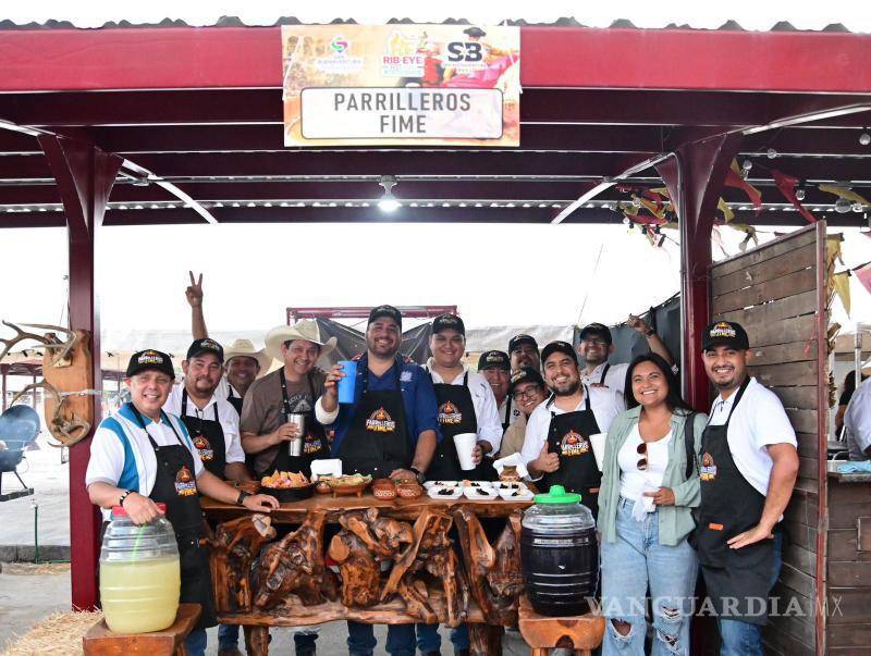 $!El equipo “Parrilleros FIME” representó con orgullo a la Facultad de Ingeniería Mecánica, destacando por su sabor y espíritu universitario.