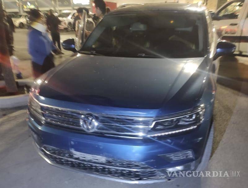 $!El percance se registró en el cruce de Carlos Abedrop y Luis González Obregón, en la colonia La Rosaleda.