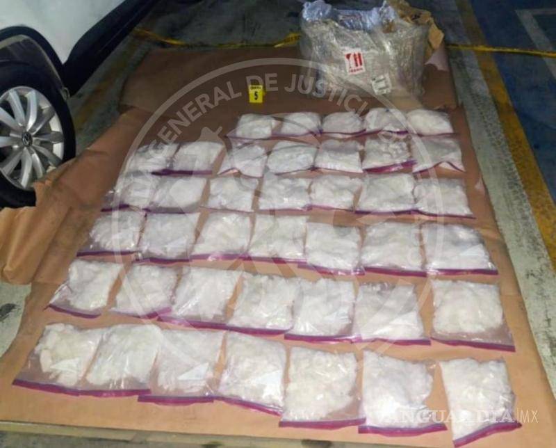 $!Vinculan a tres hombres detenidos con 74 kilos de cristal, en NL