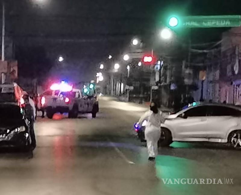 Iba ‘en el cel’, poli municipal detenido tras atropellar y causar la muerte de un peatón en Saltillo