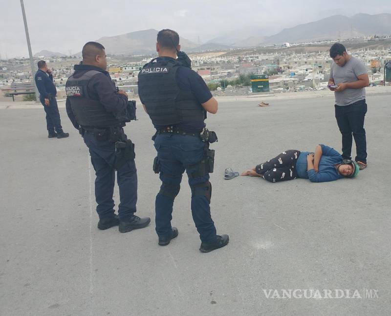 Perro persigue a motociclista y la tumba, en Ramos Arizpe