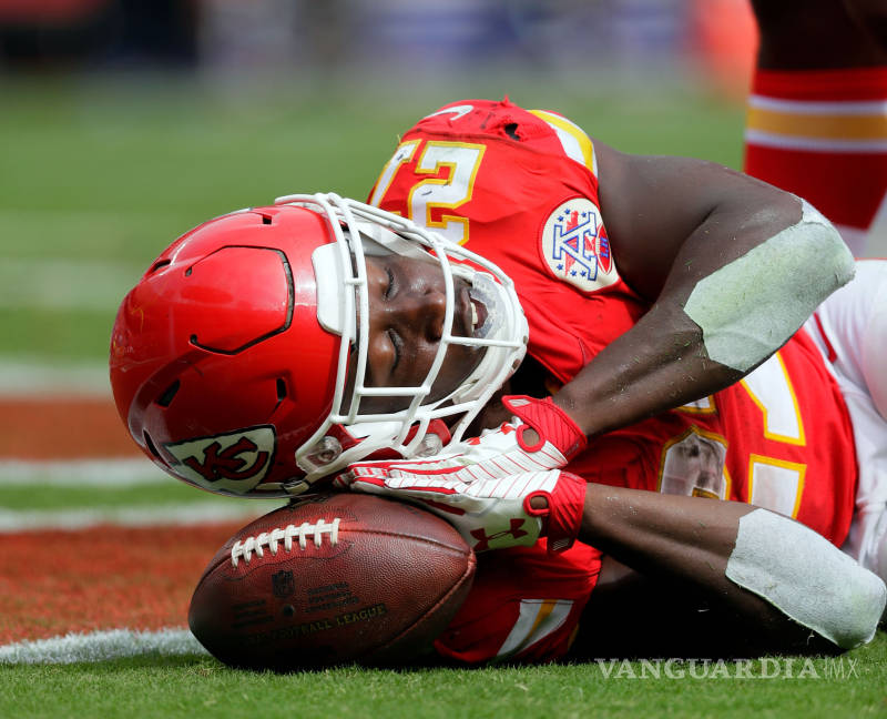 $!El corredor estelar de los favoritos para el Super Bowl, Chiefs de Kansas City, está envuelto en una violenta agresión