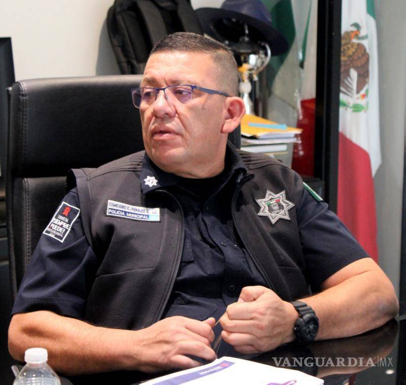 $!El comisario César Perales reconoce la labor de las oficiales, por su gran capacidad organizativa y conciliadora.