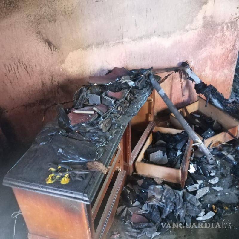 $!Incendio de vivienda en Frontera, Coahuila, deja solo daños materiales