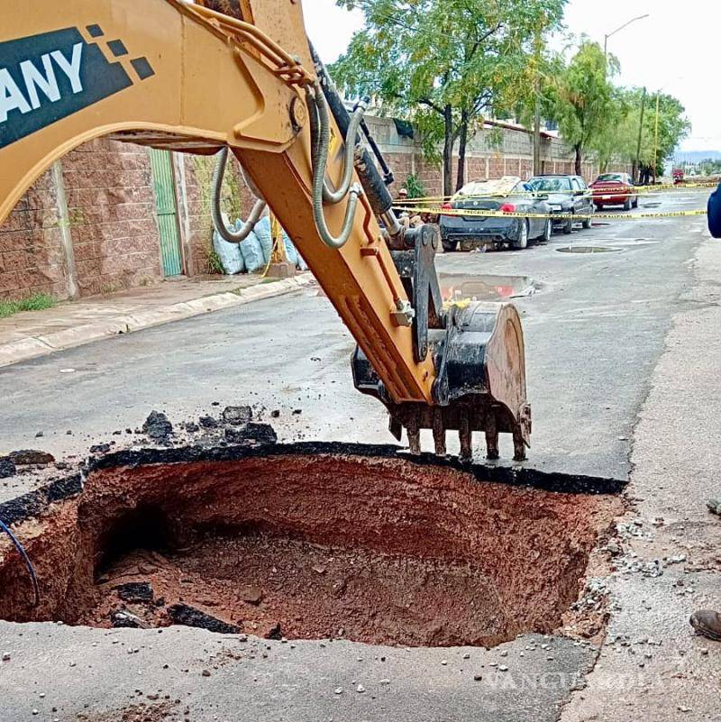 $!SIMAS mantiene bajo atención cuatro puntos de Torreón afectados por socavones y daños en el pavimento tras las recientes lluvias.