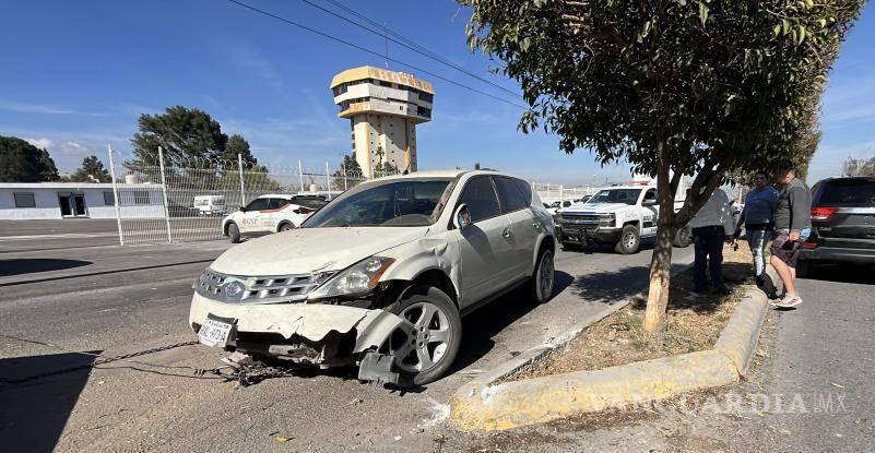 $!La camioneta involucrada quedó atravesada tras brincar el camellón durante el accidente registrado alrededor de las 11:00 horas.