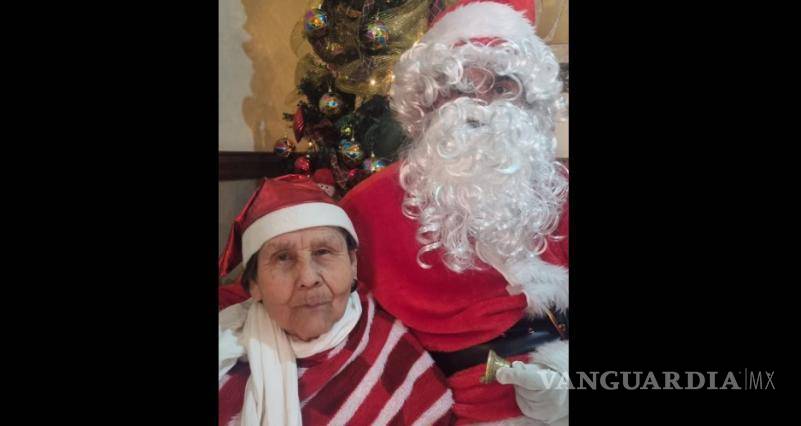 $!Santa Claus visita a los abuelitos y abuelitas, compartiendo momentos de diversión.