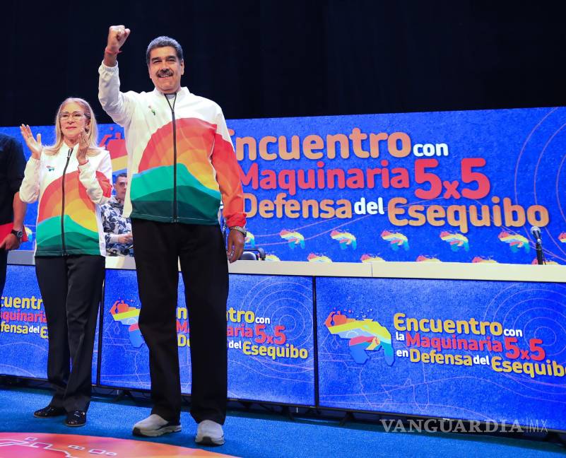 $!Este miércoles, el presidente Nicolás Maduro y su esposa Cilia Flores continuaron con su campaña para promover el referéndum consultivo sobre el Esequibo.
