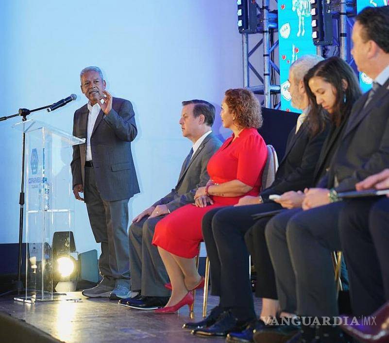 $!Dirigentes sindicales y empresariales reunidos en la apertura del encuentro celebrado en Baja California.