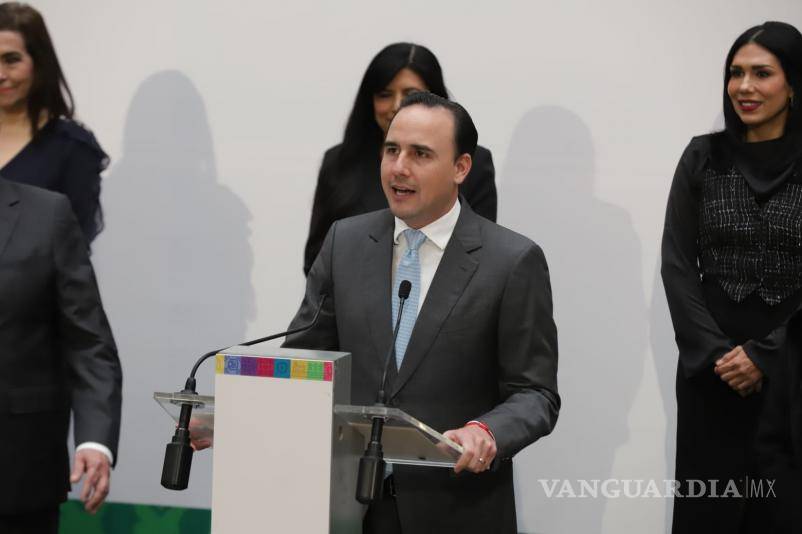 $!Manolo Jiménez presentó la segunda parte de su gabinete.