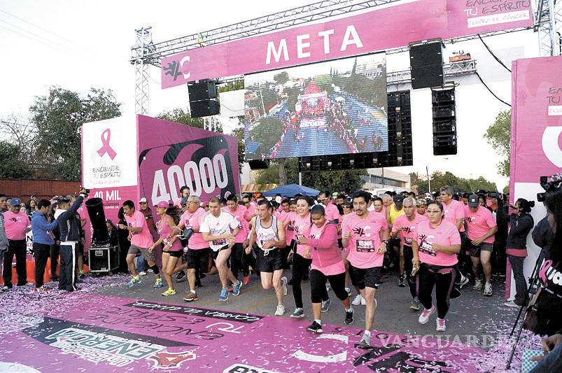 $!Corren 40 mil personas en Coahuila apoyando lucha contra el cáncer