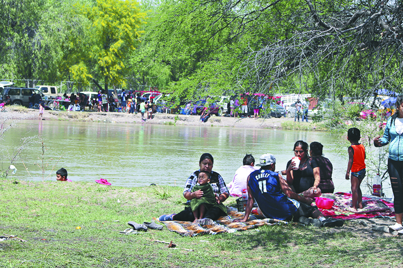 $!Los Buzos del desierto se dedican a encontrar cuerpos de personas que se ahogaron en el río o en los canales de riego