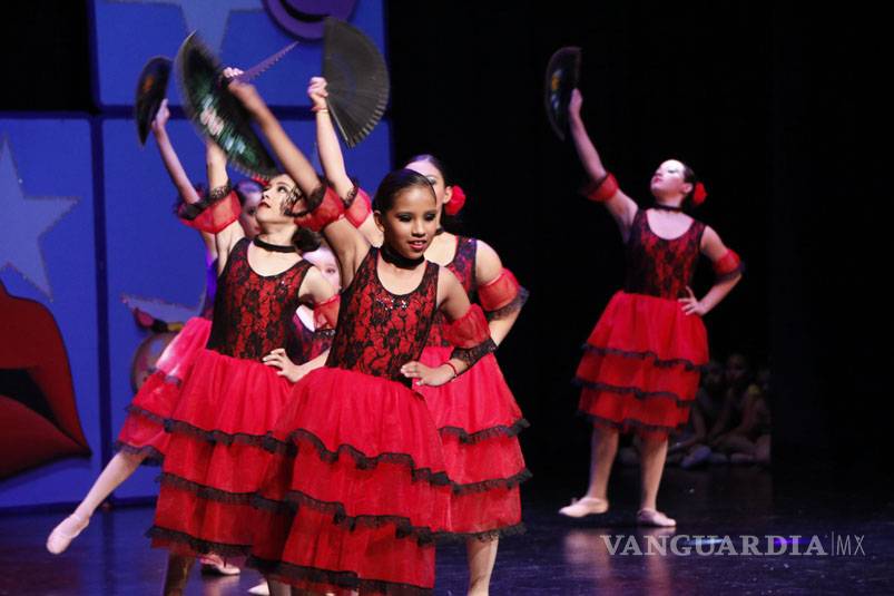 $!Liza Jazz celebra festival emoji