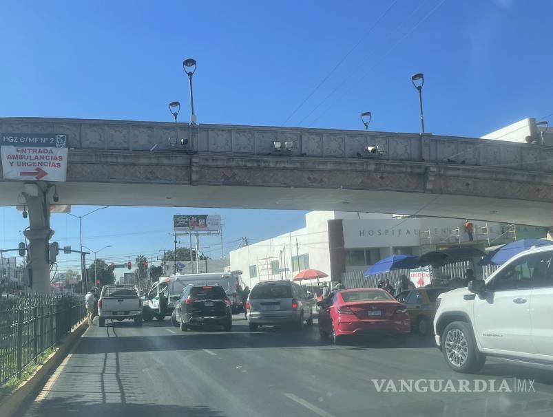 $!El accidente no dejó lesionados, pero evidenció la falta de señalización en la zona hospitalaria del bulevar Venustiano Carranza.