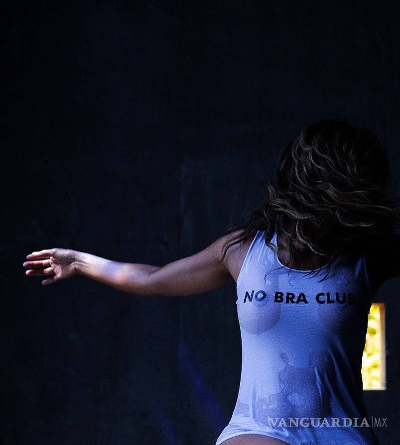 $!Halle Berry revela pezón en su cumpleaños