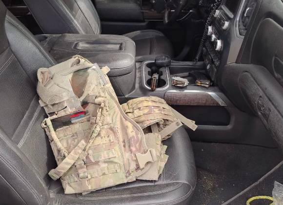 Aseguran camioneta abandonada por integrantes del crimen organizado en Nuevo León