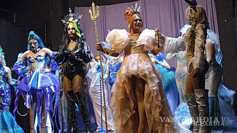 $!El arte drag es caro, y para lograr esta puesta en escena, los actores y sus personajes drags han tenido que generar subsidios a partir de venta de burritos, venta de gelatinas, y rifas.