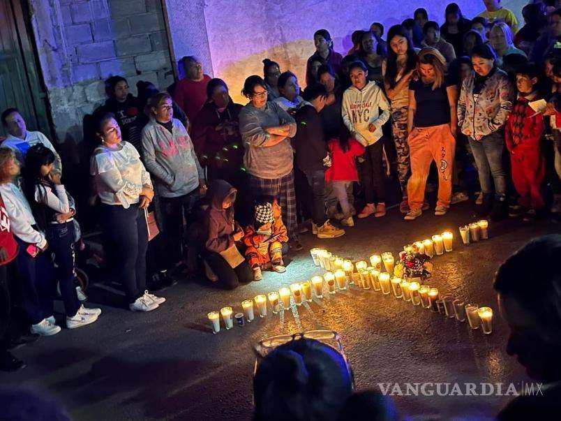 $!Vecinos de la colonia Cañadas del Mirador cerraron la calle donde José de Jesús falleció al ser atropellado.