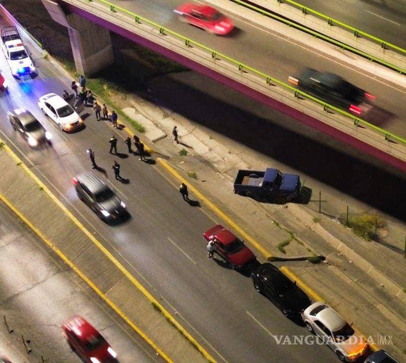 $!Elementos de Tránsito Municipal abanderaron la zona para evitar más percances.