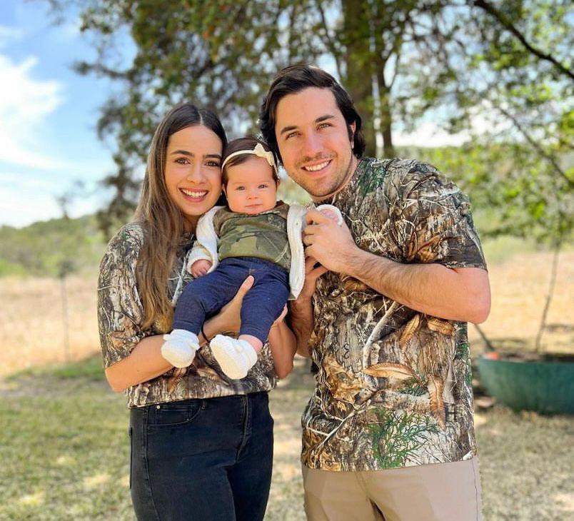 $!Karina Arsuaga y Guillermo Treviño pasaron la Semana Santa en el rancho junto a su hija.