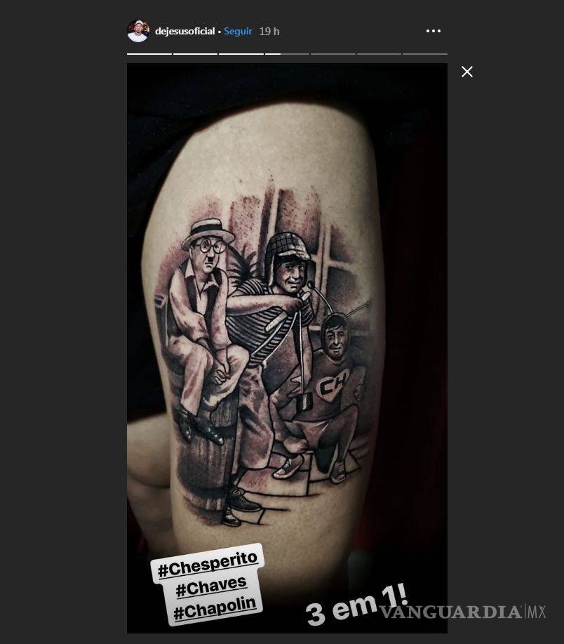 $!Jugador brasileño presume sus tatuajes...de Chespirito