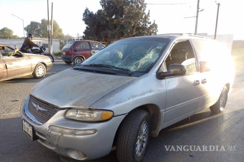 $!Oficiales de la PCC detuvieron a la conductora de la camioneta, a la cual trasladaron ante la agencia del Ministerio Público.