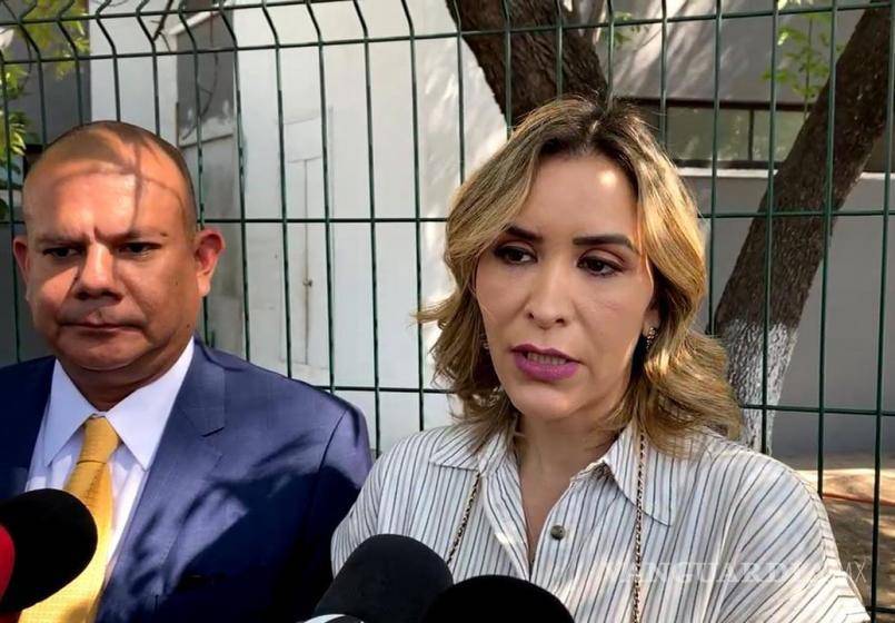 $!La esposa del Bronco, Adalina Dávalos agradeció las muestras de apoyo y solidaridad a su esposo, Jaime Heliodoro “N”