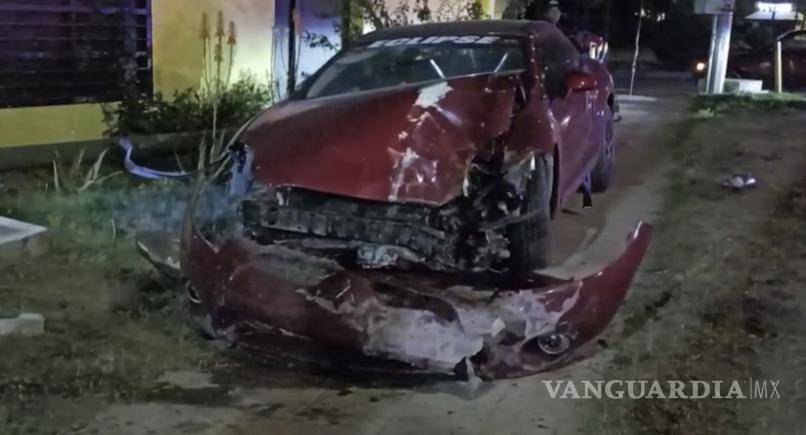 $!El velador de la plaza comercial observó cómo el conductor huyó a bordo de una camioneta.