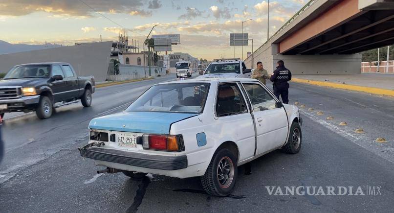 $!El auto terminó con severos daños.
