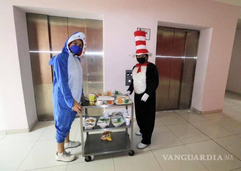 $!Se decoraron carritos para entregar medicamentos a los pacientes.