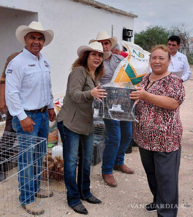 $!El alcalde Tomás Gutiérrez Merino destacó que el programa contribuye a la seguridad alimentaria y al desarrollo rural del municipio.