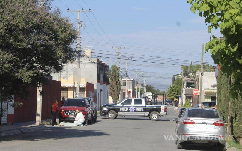 $!Autoridades resguardaron la zona del crimen en la colonia Ignacio Zaragoza mientras se recababan evidencias.