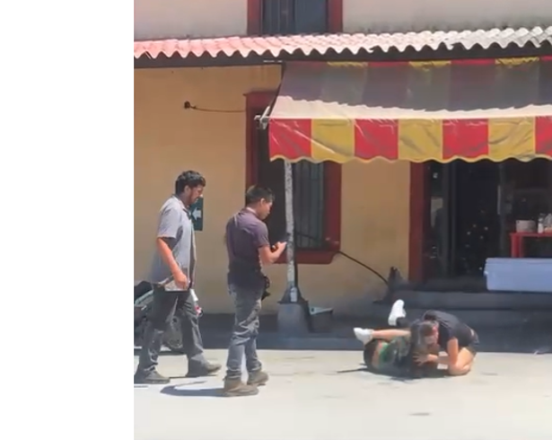 La discusión escaló hasta llegar a los golpes frente al establecimiento.
