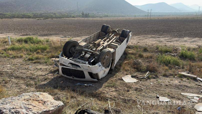 $!Elementos de la Guardia Nacional acudieron al sitio para tomar conocimiento del percance y realizar labores de abanderamiento en la zona.