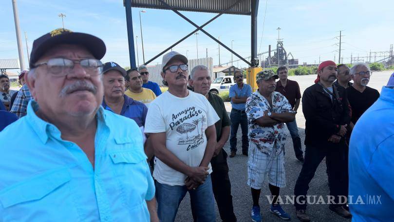 $!Representantes de la base trabajadora acusan que el retiro de góndolas podría ser una maniobra más de Alonso Ancira para continuar con el desmantelamiento de la empresa.