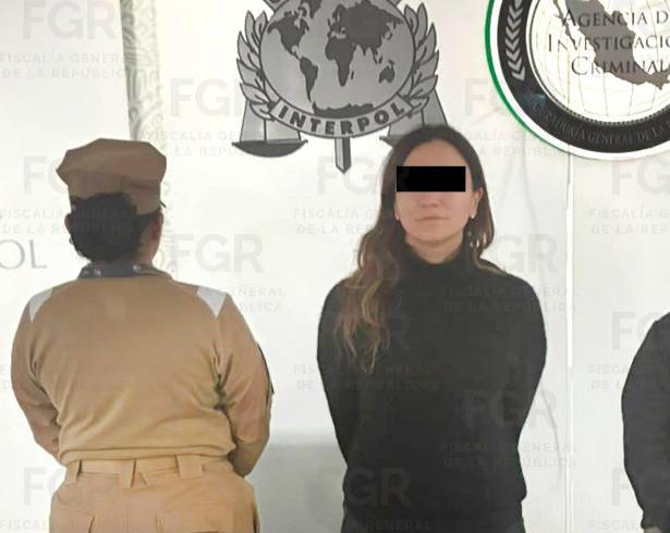 Gilda Susana Lozoya Austin fue detenida en el AICM por agentes de la FGR; es investigada por presuntas operaciones con recursos de procedencia ilícita.