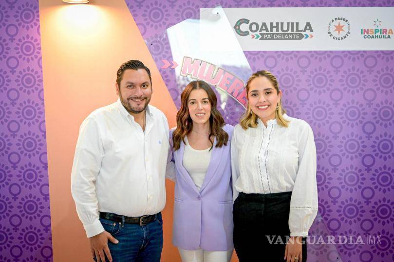 $!Paola Rodríguez López , Mavi Sosa y Carlos Villarreal acompañaron a 70 mujeres que iniciaron sus estudios de preparatoria en Monclova.