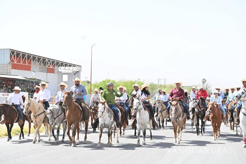 $!Decenas de familias se reunieron en el Parque Ferrocarrilero para disfrutar de un rodeo gratuito, rifas y una jornada de convivencia organizada por el municipio.