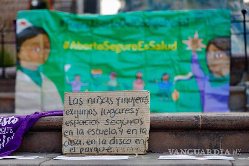 $!En el acto se colocaron y leyeron nombres de mujeres asesinadas, como acto simbólico de memoria y visibilización
