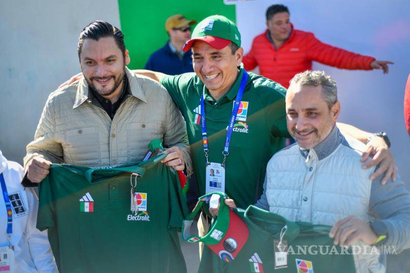 $!Representantes de World Archer México y el alcalde anuncian los beneficios que traerá el nuevo campo de tiro.