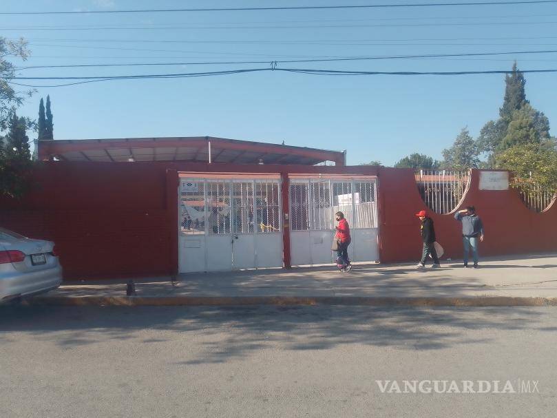 $!Los padres y madres de familia decidieron retirarse con sus hijos, pues desconfían de los cuidados.