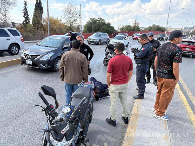 $!Al derrapar se impactó contra un carro Nissan.